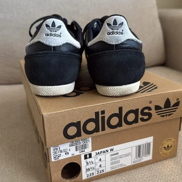 Adidas Originals Japan sneakers in black - Picture 2 of 6